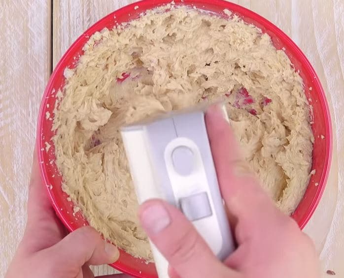 Comment préparer le Gâteau aux Snickers etape 4